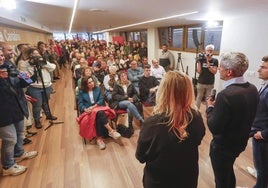 Los socialistas cántabros se reunieron ayer en la sede del partido.