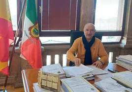 Pedro Luis Gutiérrez, en su despacho del Ayuntamiento de la Hermandad de Campoo de Suso.