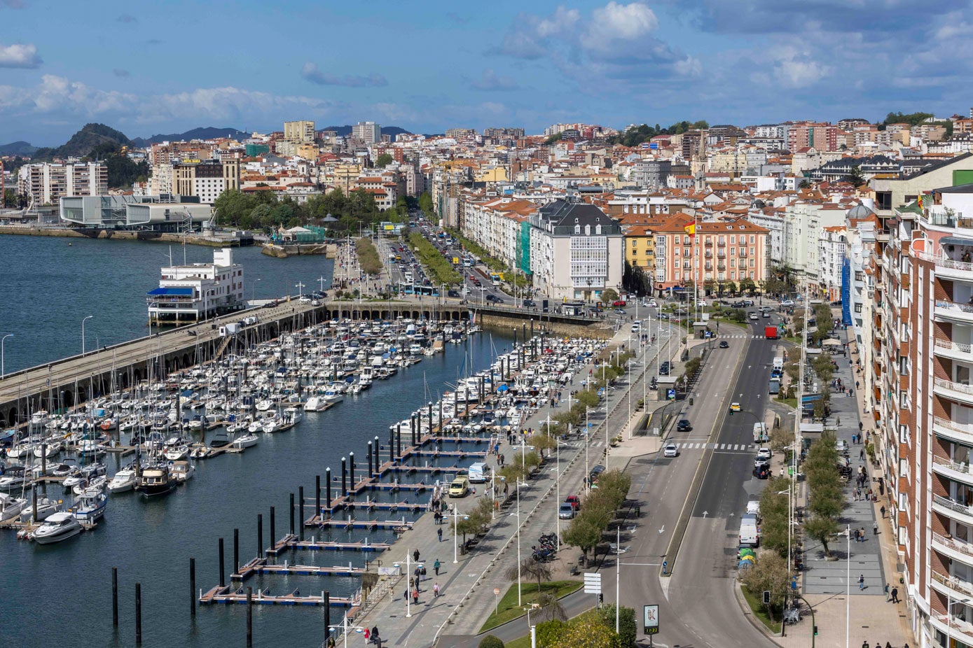 La altura cercana a los 40 metros, desde la torre oeste, cuando se abra al público antes d efinal de año, permitirá obtener una visión impresionante de la ciudad.