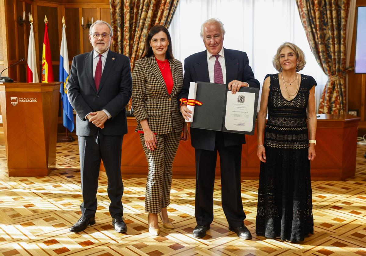 Ángel Pazos, rector de la UC; Gema Igual, alcaldesa de Santander; Christian Duverger, antropólogo y Ana Ferrer, directora de la Fundación Cervantina.