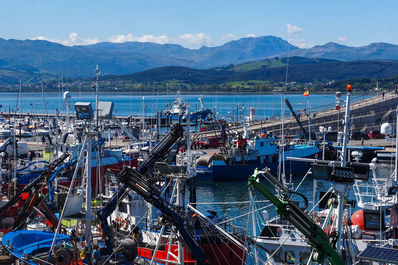 La machina de Santoña ha acogido a 60 embarcaciones de todo el Cantábrico.