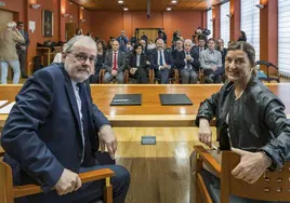 El rector de la UC, Ángel Pazos, y la presidenta autonómica, María José Sáenz de Buruaga, esta mañana, en el Paraninfo de la Universidad de Cantabria donde han firmado el contrato-programa de 2024.