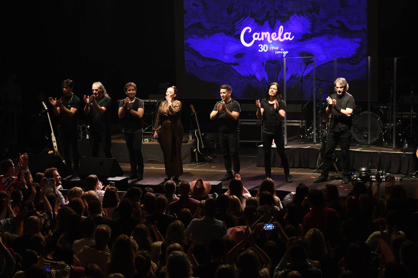 Camela repasó sus grandes éxitos en Santander.