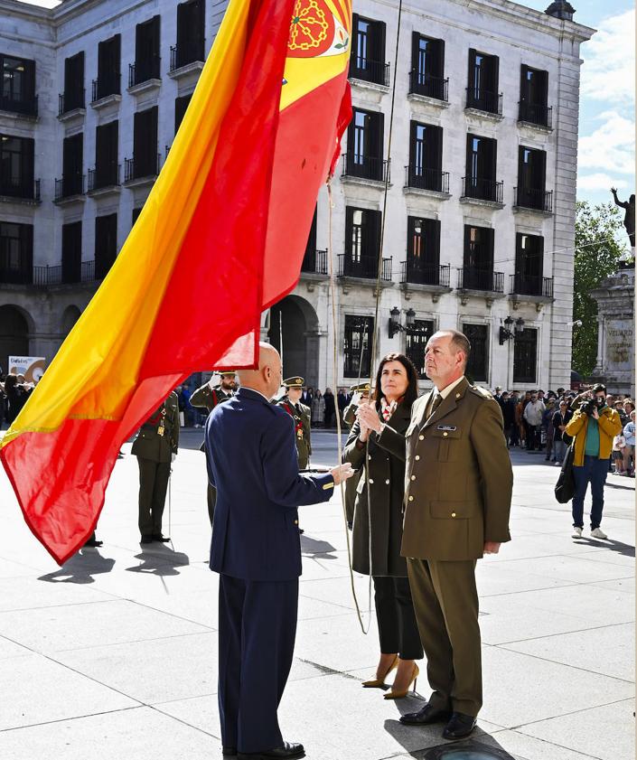 Imagen secundaria 2 - Santander celebra el Dos de Mayo con una ofrenda floral en el monumento a Pedro Velarde