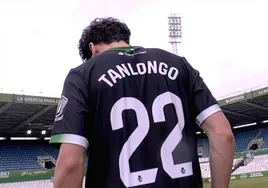 Mateo Tanlongo, con la camiseta del Racing.