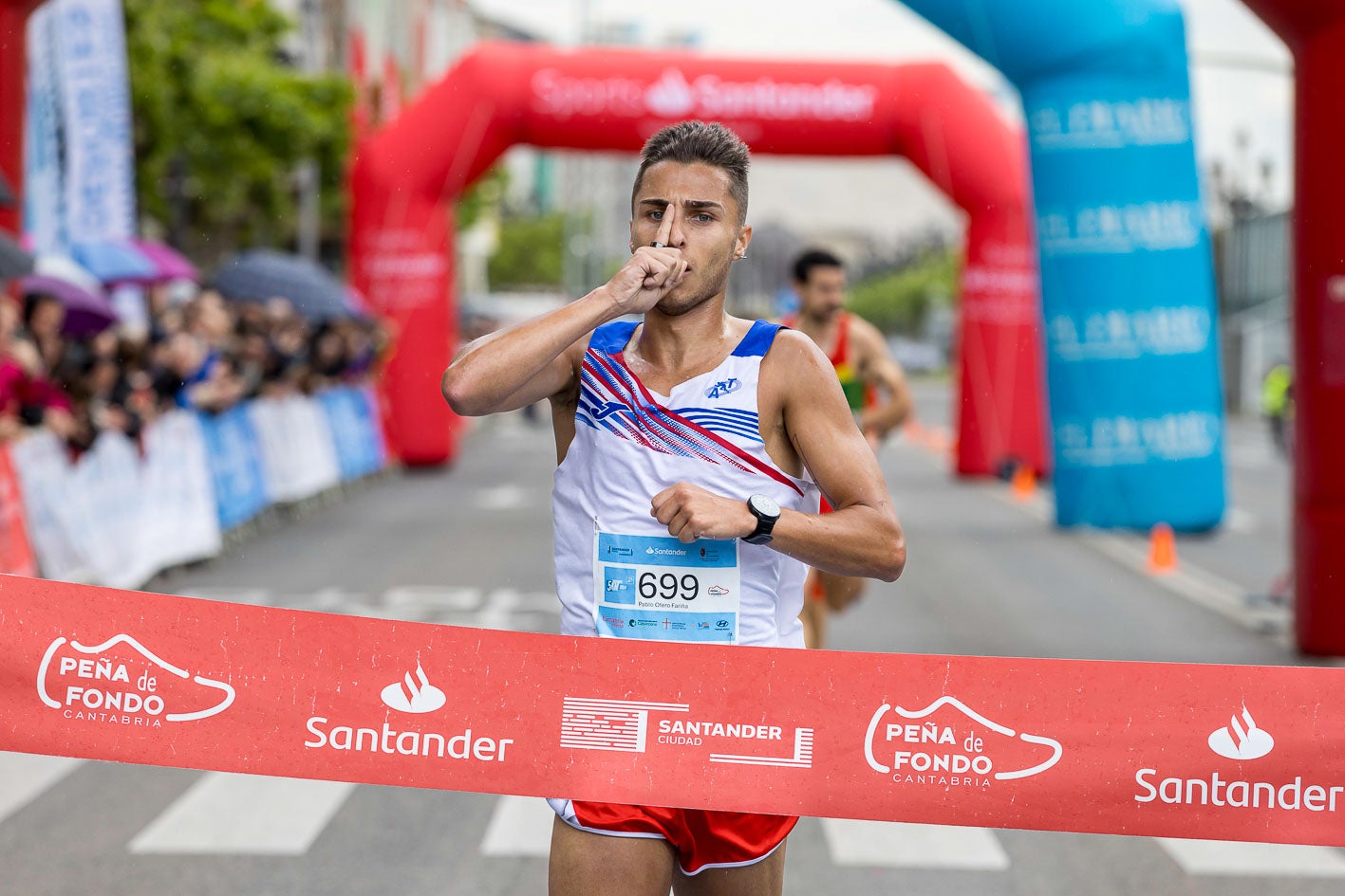 Pablo Otero se impuso en la categoría masculina de la carrera de cinco kilómetros.