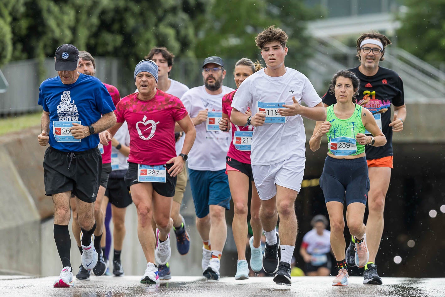La media maratón reunió a atletas jóvenes y veteranos.