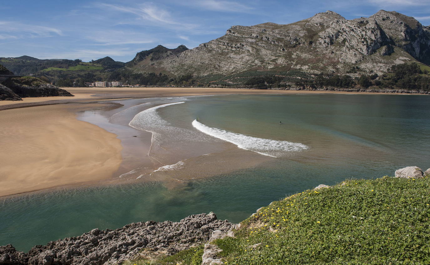 La preciosa playa de Oriñón (Castro Urdiales).