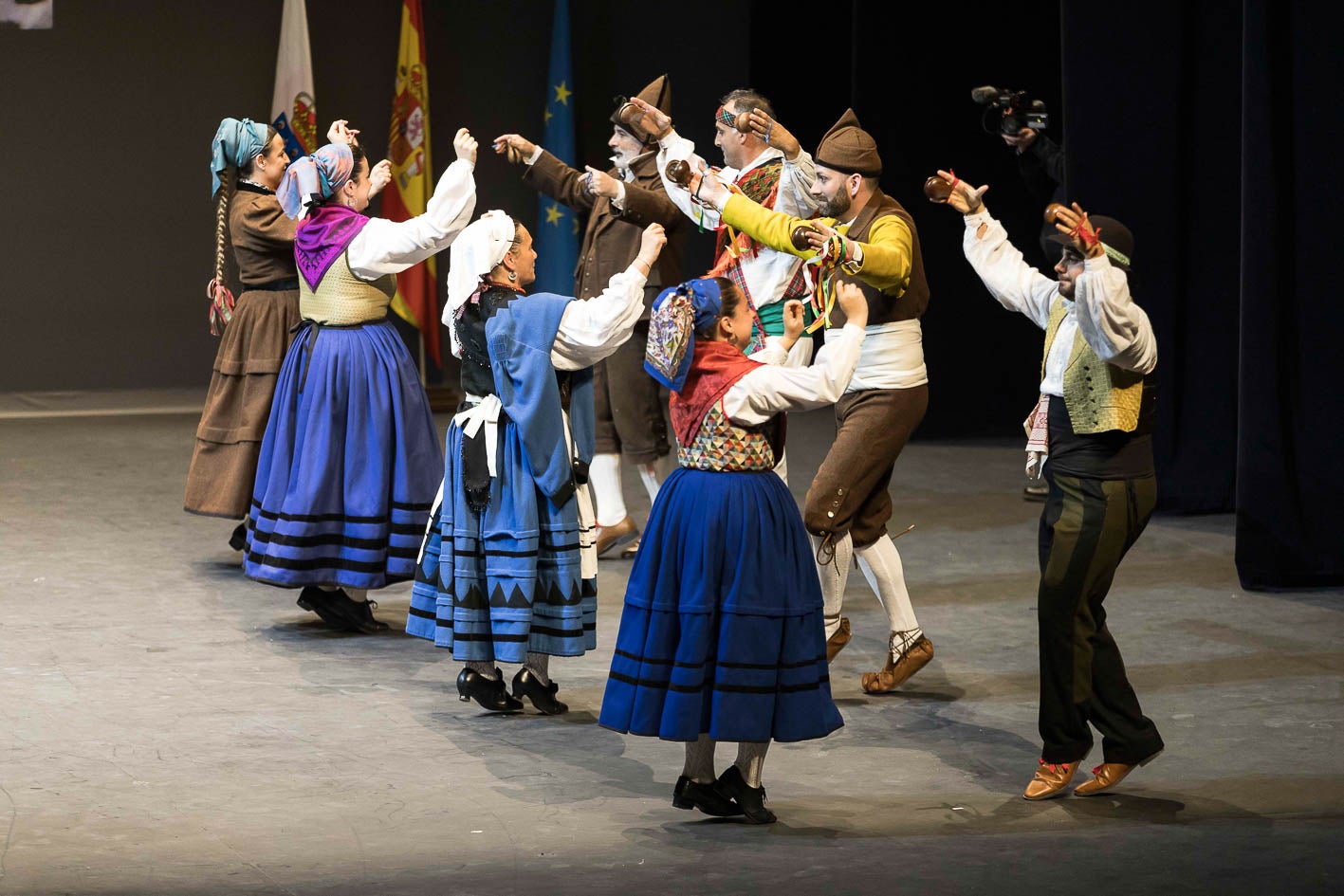 Parejas de Jota de la Federación Cántabra de Agrupaciones de Folclore.