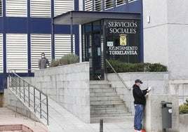 Sede de los Servicios Sociales de Torrelavega, en una imagen de archivo.