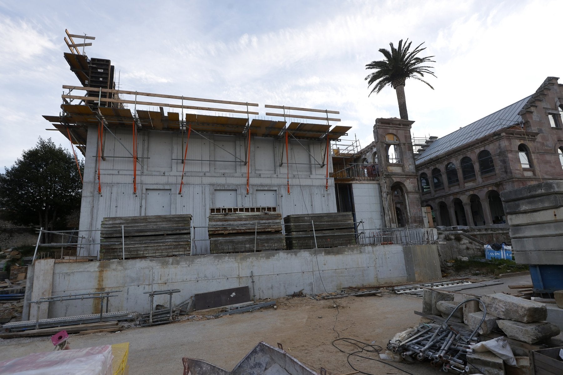 Estado actual de las obras del palacio Jaime del Amo de Suances.