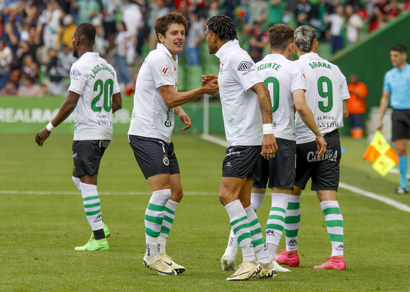 Sangalli felicita a Jordi Mboula.