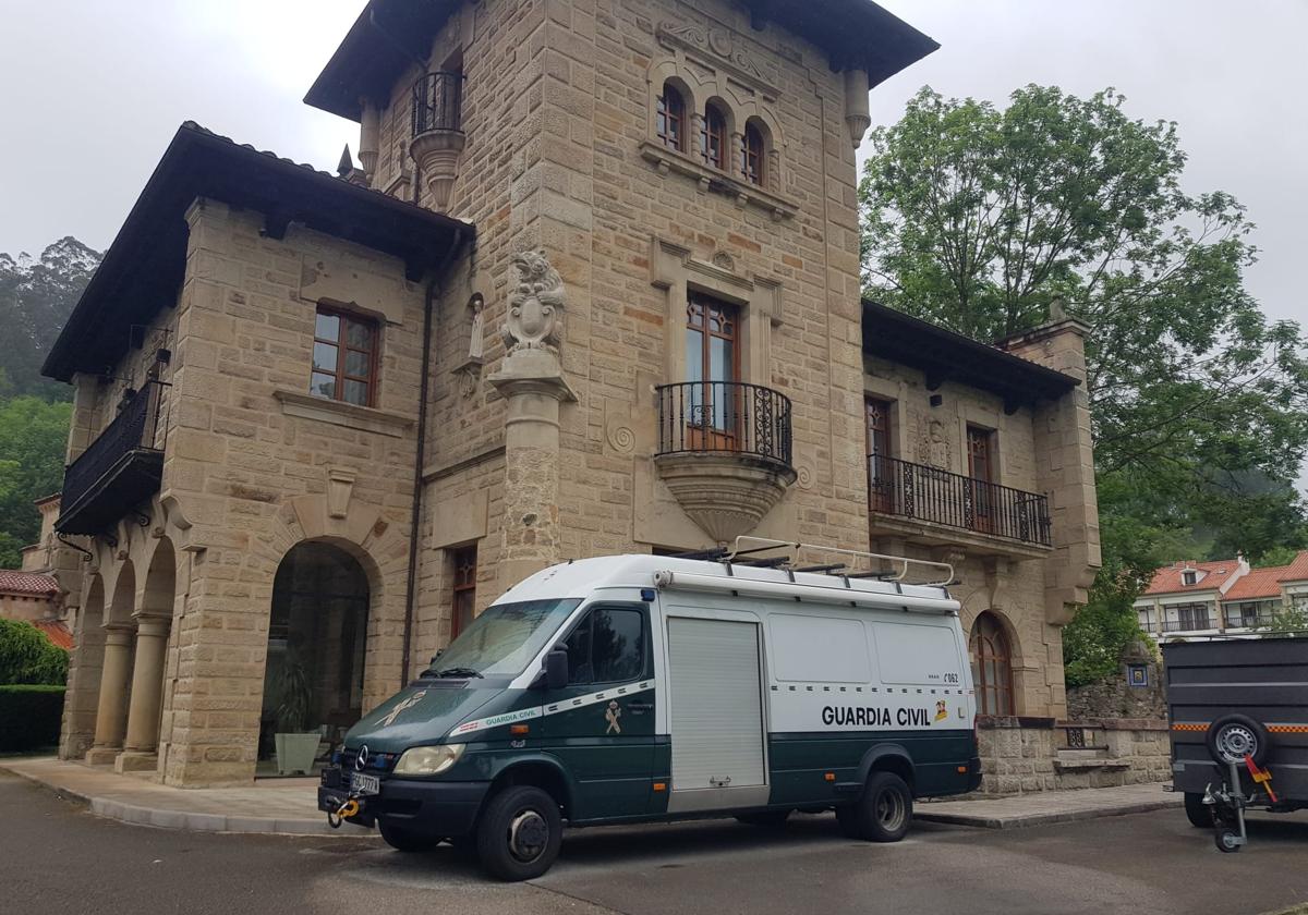 El puesto de mando de la búsqueda se ha establecido en el Ayuntamiento de Puente Viesgo.