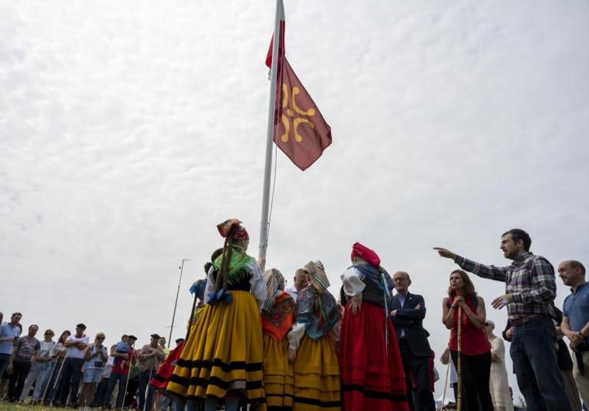 Cientos de personas celebraron el año pasado el Día Infantil de Cantabria rindiendo homenaje a las tradiciones regionales