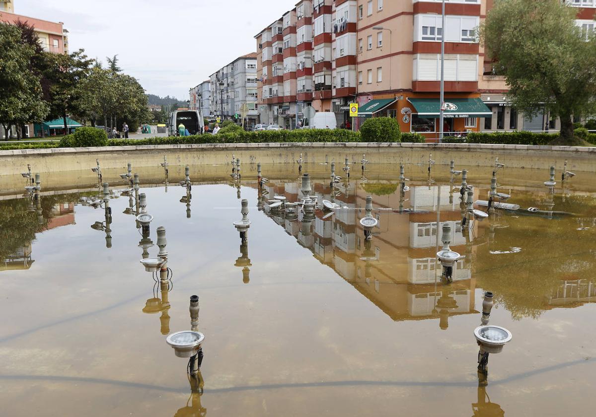 La fuente luminosa del barrio sufre su enésima avería.