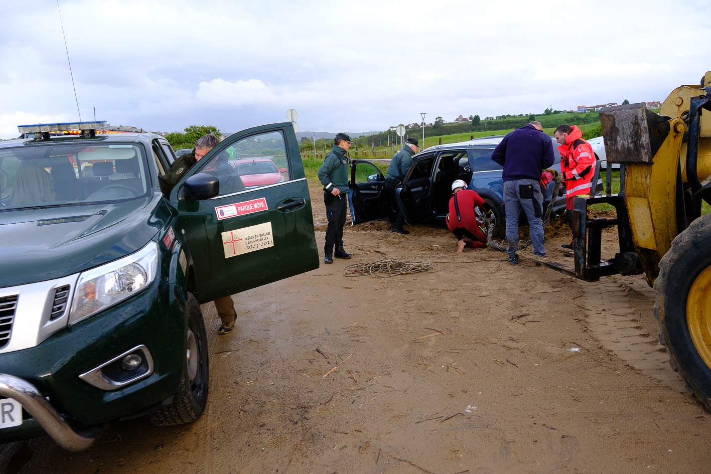 Varios agentes de la Guardia Civil y otro de Medio Natural también participaron en el operativo.