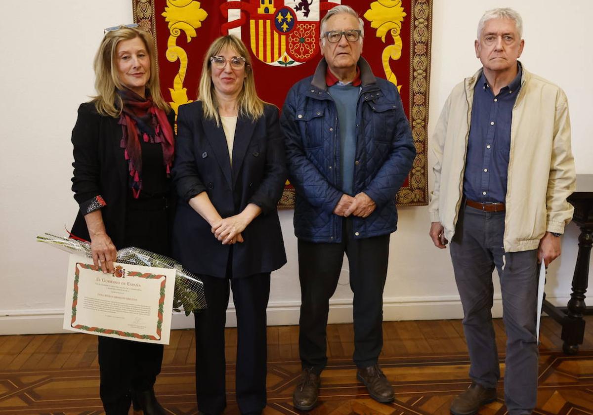 María Josefa García, Juan Ignacio Villarías y José Ignacio Hernández, junto a la delegada del Gobierno, Eugenia Gómez de Diego.