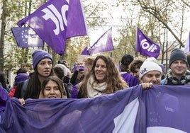 Clara Panella, en el centro, durante un acto de Volt