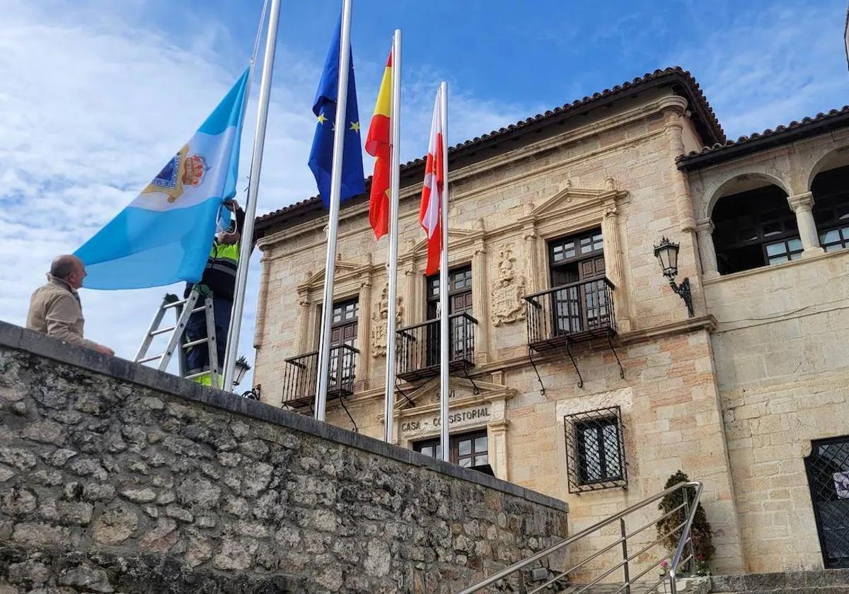 Vista exterior del Ayuntamiento de San Vicente de la Barquera.