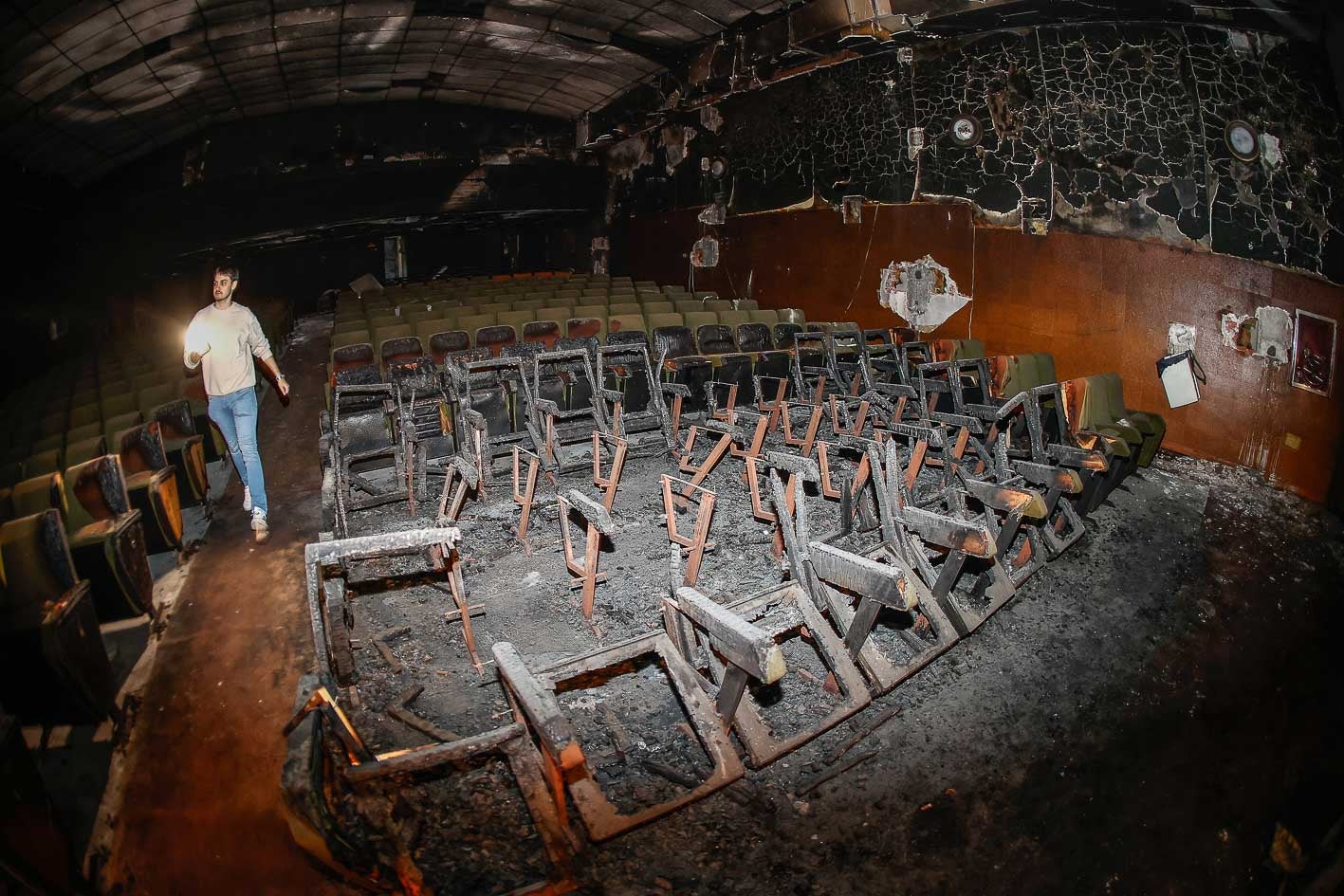 El incendio que sufrió el Cine Pereda en 2001 obligó a cerrar la sala de forma definitiva.