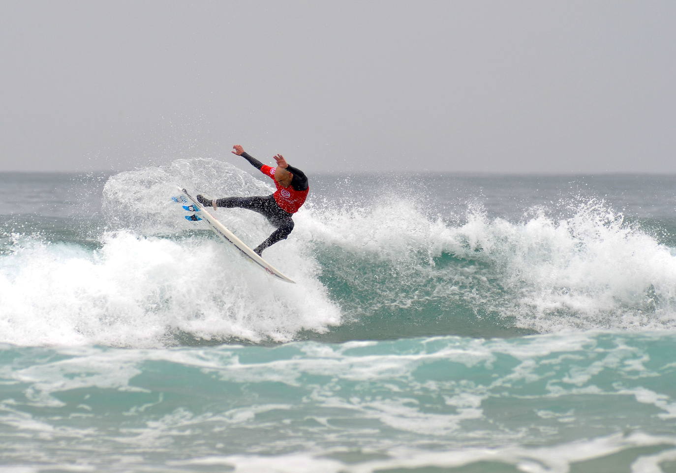 Pablo Gutiérrez, una de las máximas figuras del surf de Cantabria. Palmarés: bicampeón de Europa Open (2001 y 2011), bicampeón de Europa Junior (2000 y 2001) y primer surfista español de la historia en participar en el Pipeline Masters (2004 y 2005).