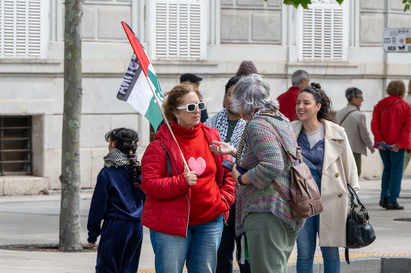 La convocatoria comenzó en Puertochico y recorrió el Paseo Pereda para finalizar ante Delegación de Gobierno.