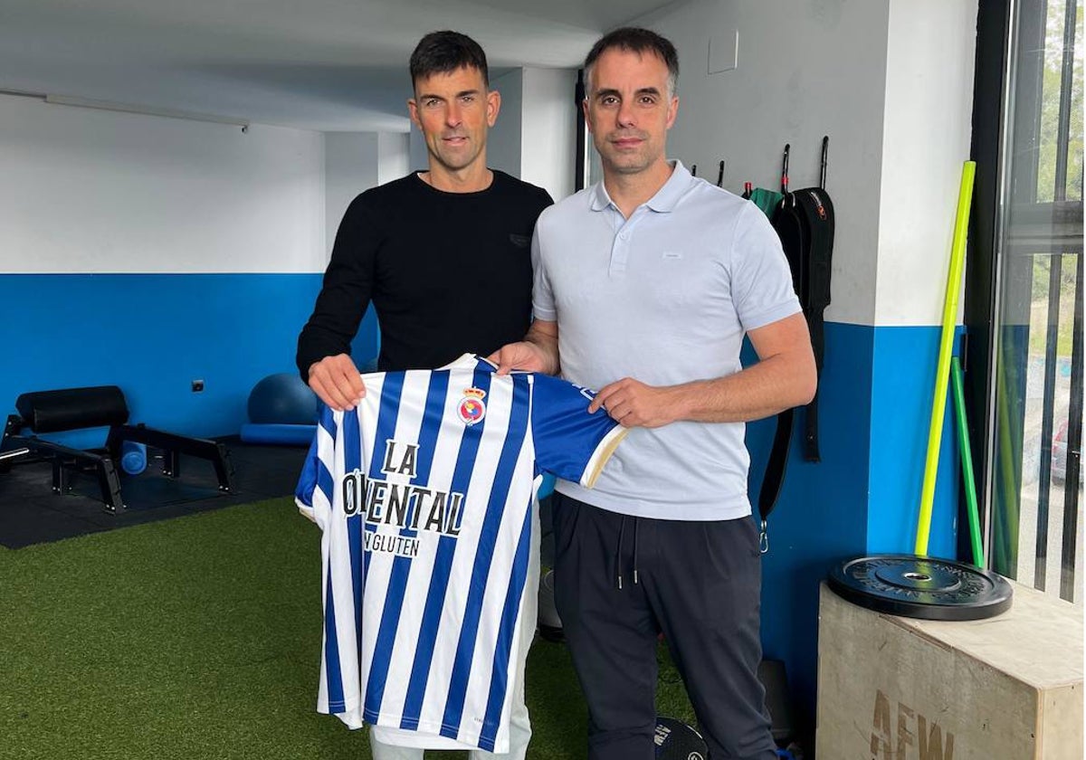 Iván Crespo, al izquierda, junto al presidente de la Gimnástica, Siro del Barrrio