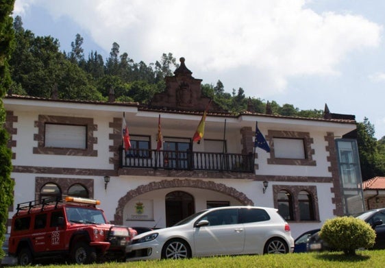 Imagen de la Casa Consistorial de Rionansa, donde hoy se votará la moción de censura promovida por el PP.