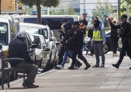 Dispositivo policial durante una de las redadas.