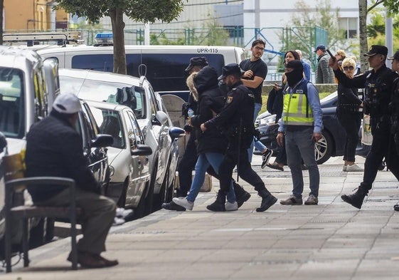 Dispositivo policial durante una de las redadas.