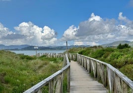 Pasarela de acceso al Puntal de Laredo.