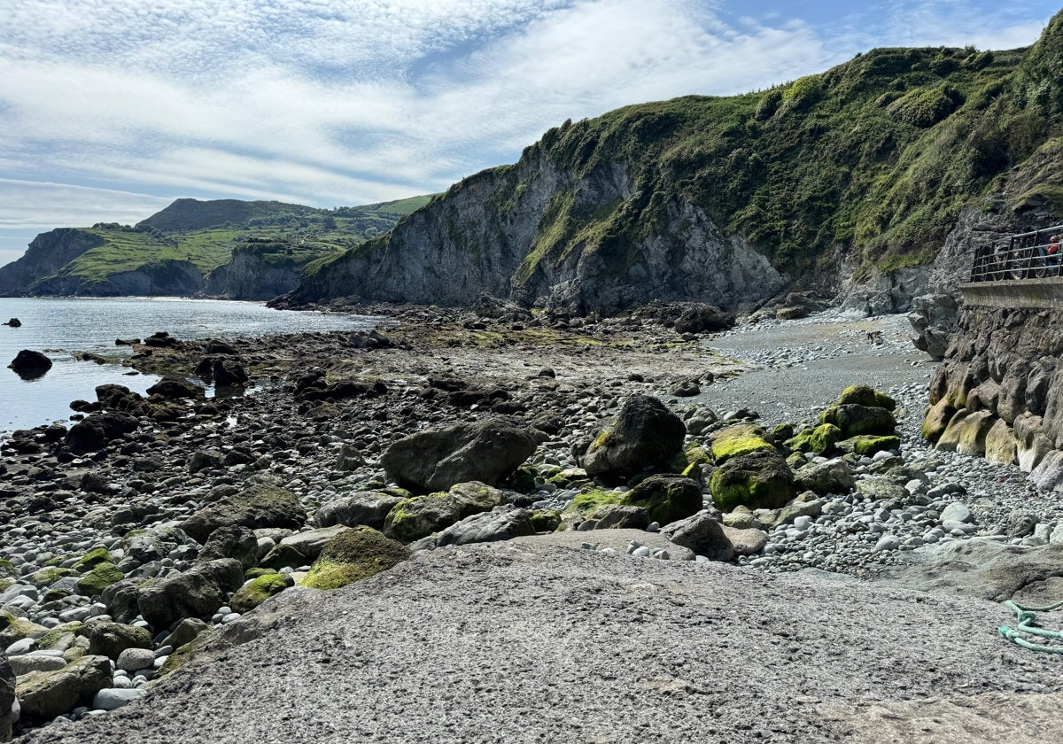 Playa de la Soledad de Laredo, ubicada al final del Túnel.