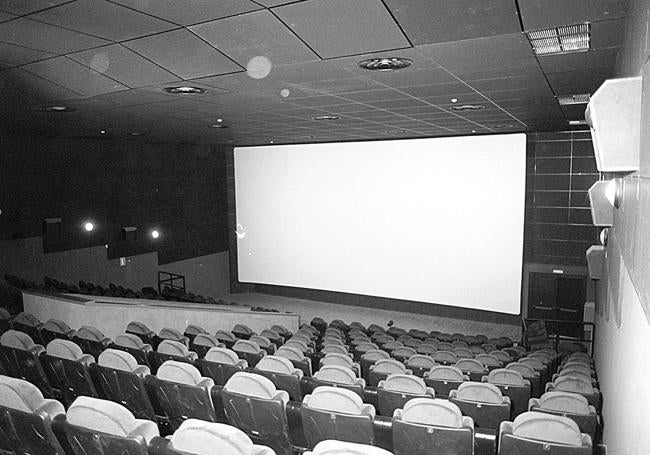 Inauguración de las 12 salas de cine del centro comercial Peñacastillo, en el año 2000.