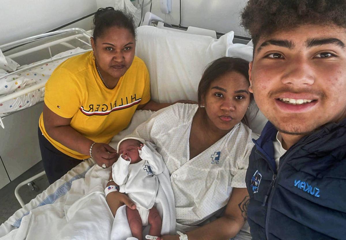 Carolin, con su hijo Derik Esmir, junto a su madre, Dania, y su hermano Erik.