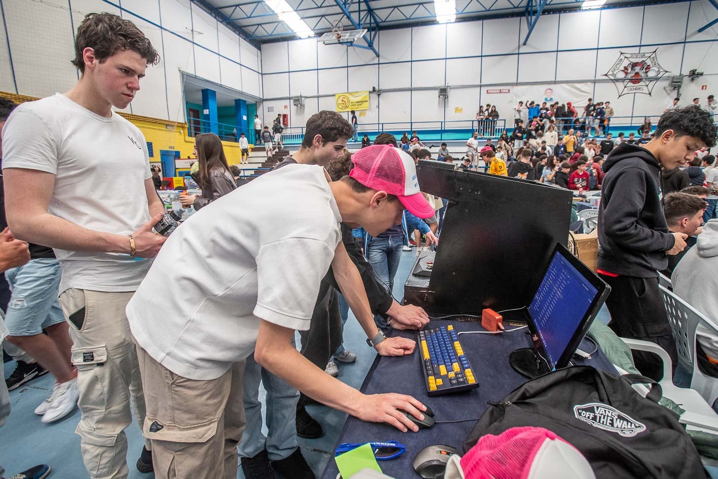 Alumnos del IES Las Llamas trabajan en su proyecto de Inteligencia Artificial. En la categoría 'Steamakers' de ESO y Bachillerato han destacado este instituto, así como los IES Ricardo Bernardo, José del Campo y Santa Clara. 