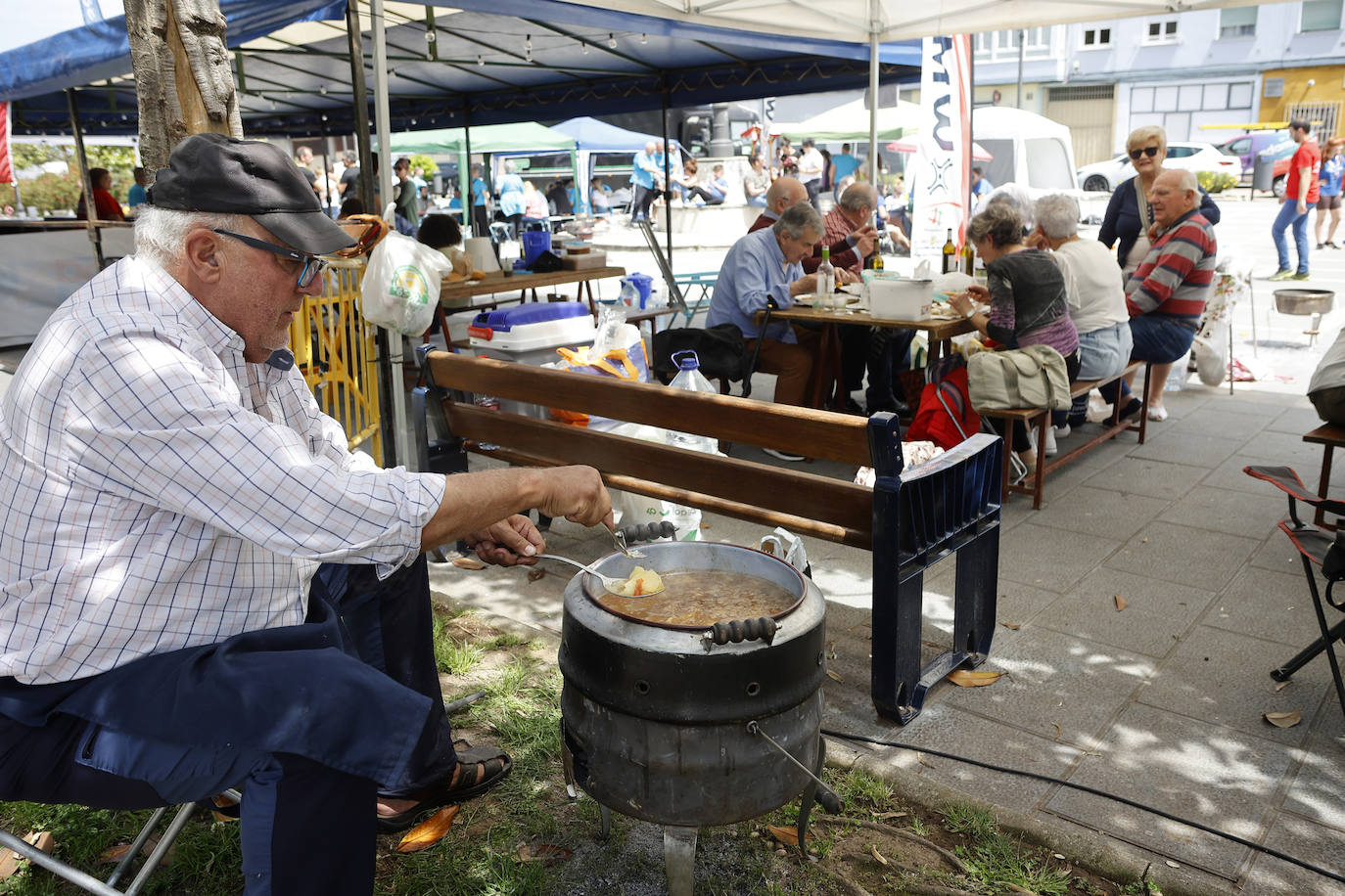 Las ollas ferroviarias tuvieron su protagonismo en la fiesta del Barrio Covadonga.