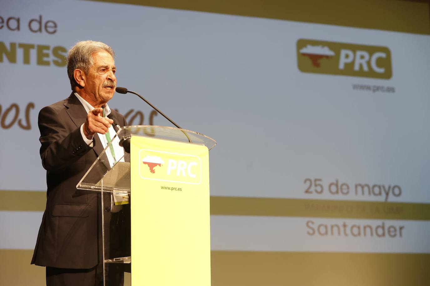 Miguel Ángel Revilla, en un momento de su intervención en la Asamblea de Dirigentes.