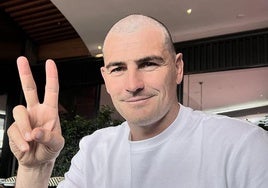 Iker Casillas con su nueva imagen, con la cabeza rapada.