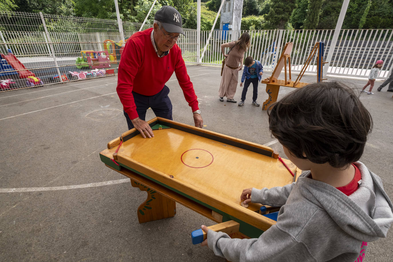 Uno de los clásicos de la cita, que cumple 17 ediciones, es 'El arriero de los juegos', instalado en el patio del colegio Santa Juliana. Un retorno al entretenimiento de toda la vida.