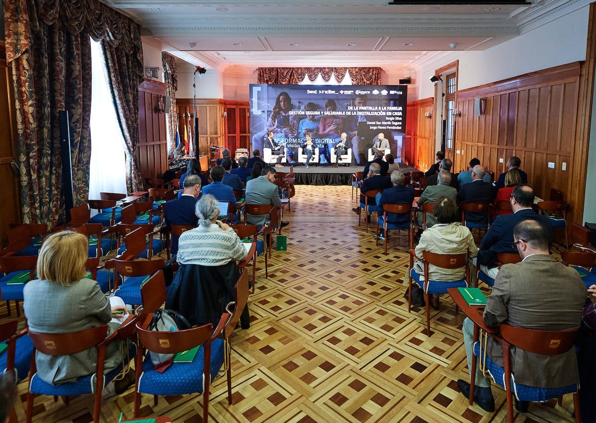 Imagen secundaria 1 - Las jornadas tuvieron lugar en el Palacio de la Magdalena.