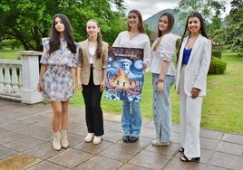 Irene, Delia, Carlota (reina), Candela y Zara con el cartel de San Juan 2024.