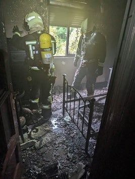 Trasladada al hospital una mujer tras el incendio de su casa en La Penilla