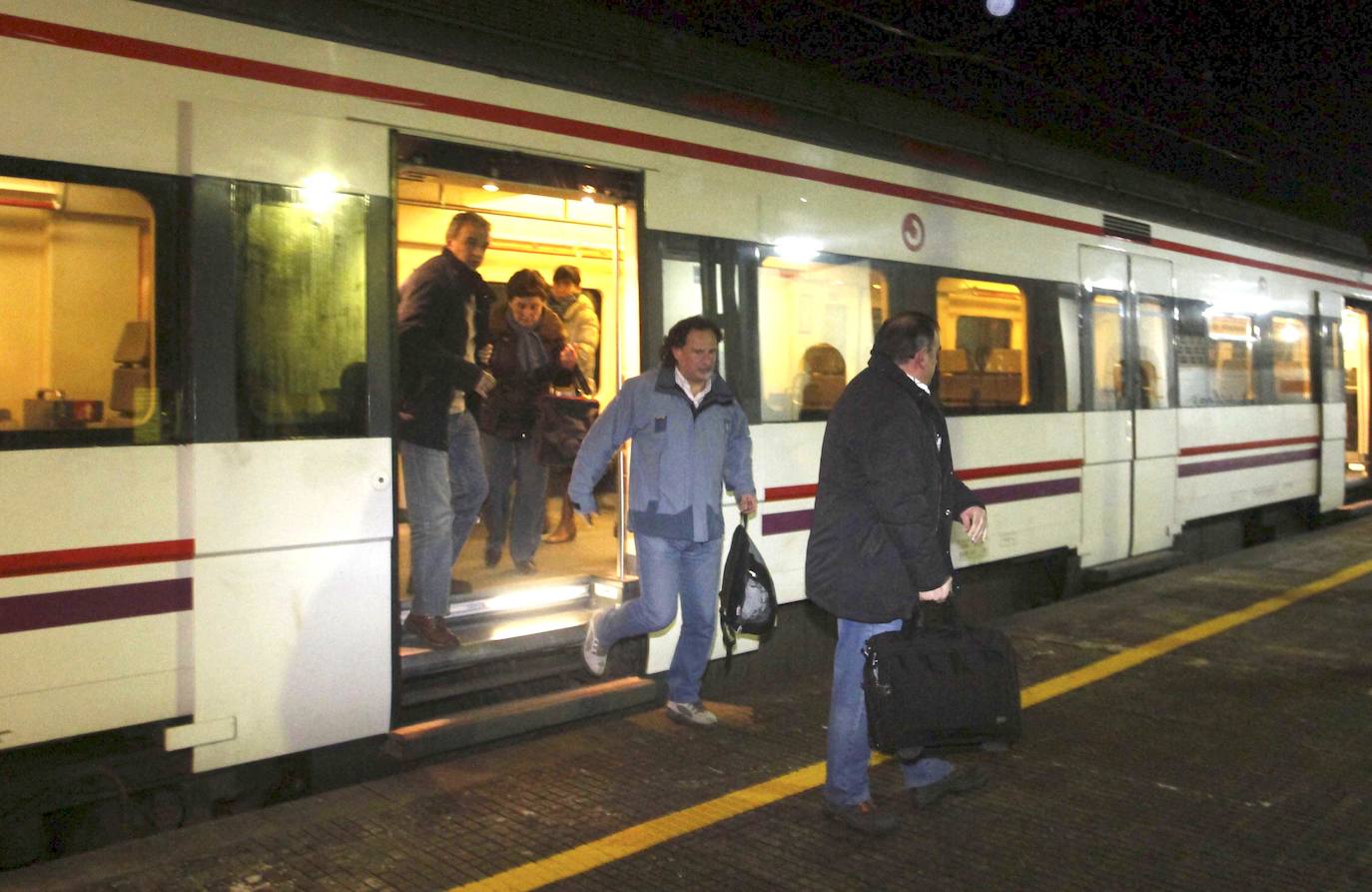 Los problemas vienen surgiendo desde hace más de diez años. El 19 de marzo de 2012 la avería de un tren entre Reinosa y Lantueno provocó un atasco que afectó a diez ferrocarriles y 555 pasajeros, que abandonaron los trenes para hacer el trasbordo en autobús desde la estación de Reinosa.