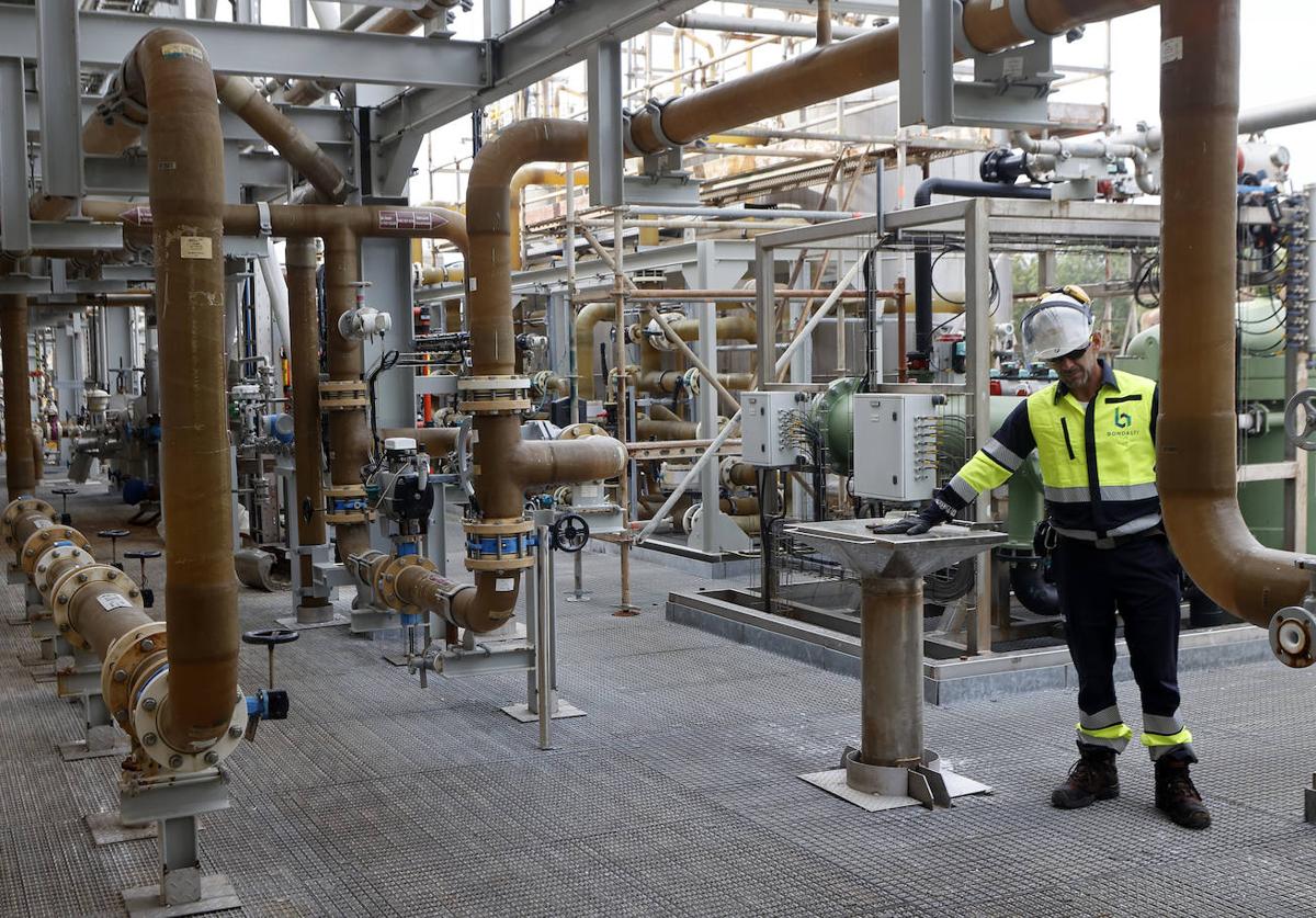 Fábrica de cloro Bondalti, que el Grupo Mello tiene en Torrelavega dentro del complejo industrial de Solvay.