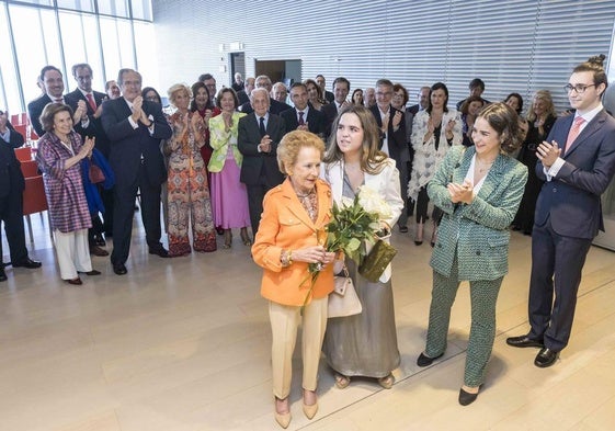 Homenaje sorpresa de la Asociación Plaza Porticada a Elena García Botín