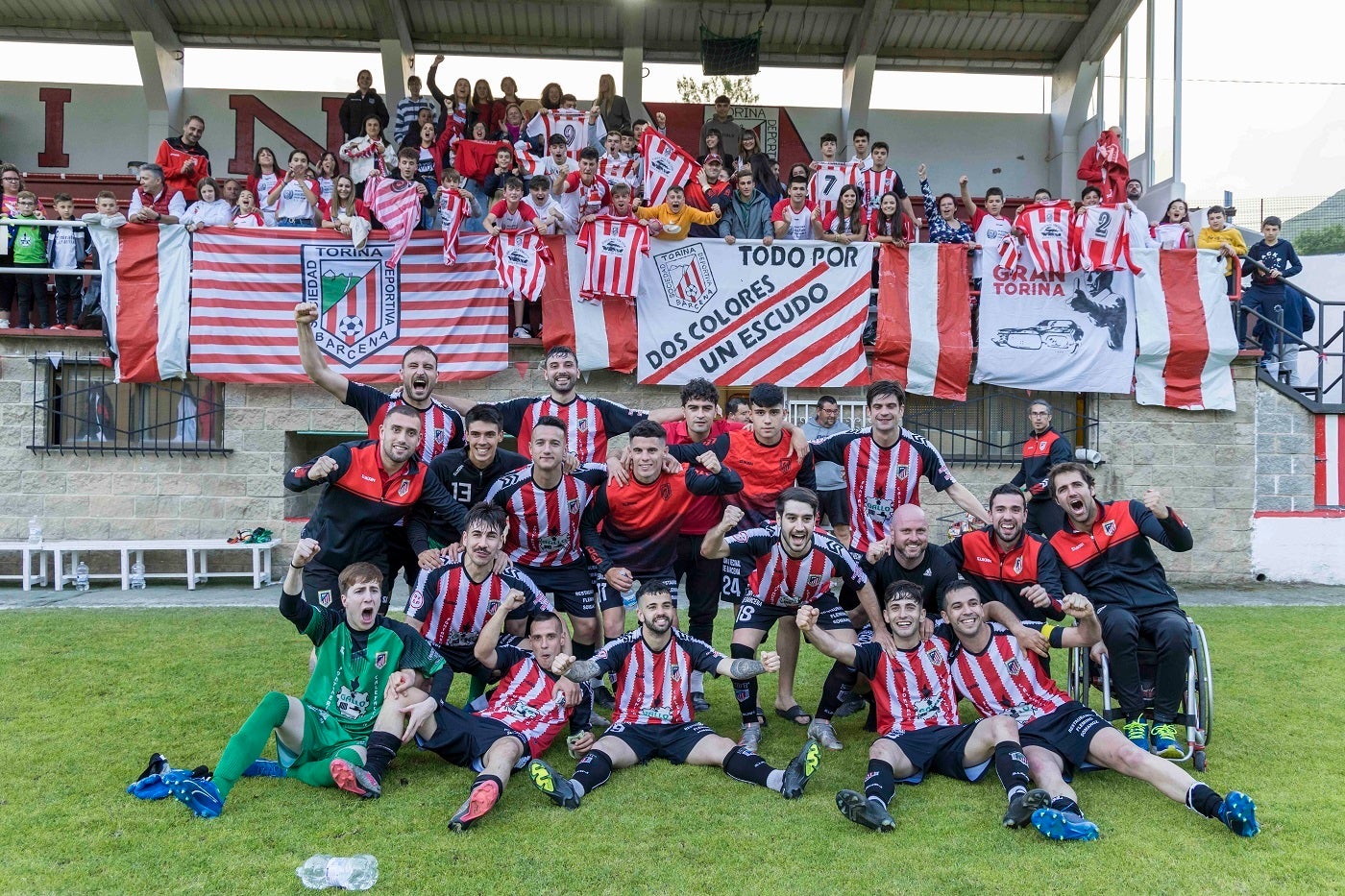 Los jugadores del Torina celebran su triunfo ante el Charles.