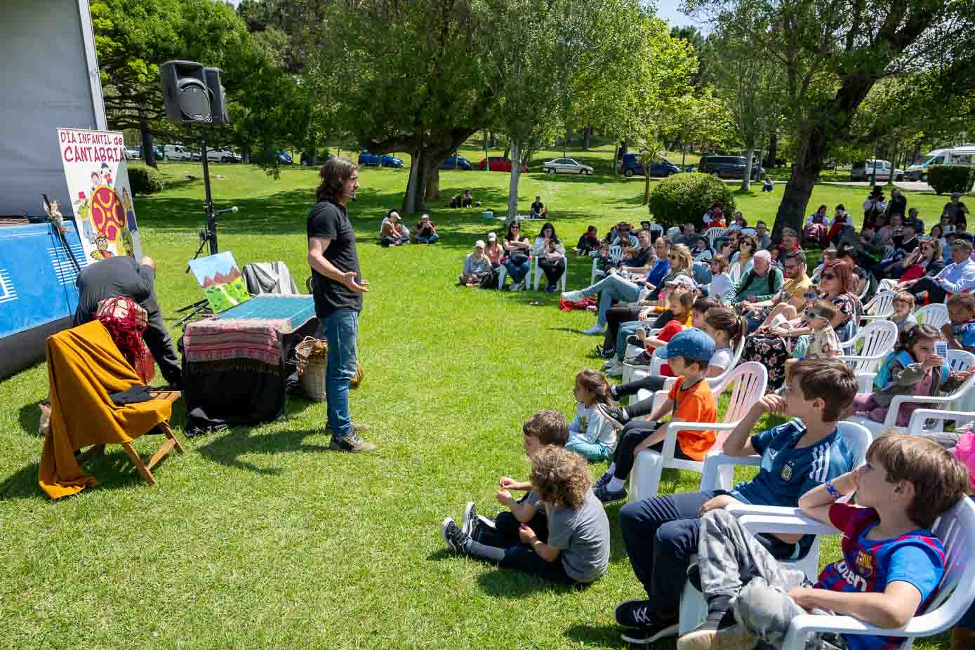 Durante el evento, actividades infantiles como talleres de creación de ojáncanos, de oficios artesanos, de bolo palma, de puzles de Cantabria, teatro de títeres,