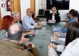 Eva Guillermina Fernández y los organizadores de festivales folk, durante la reunión