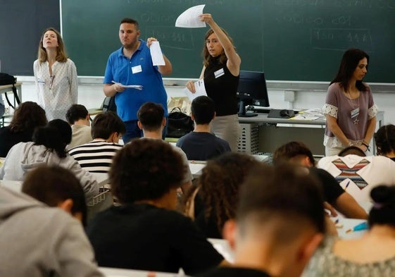 Cerca de 3.200 alumnos cántabros se examinan de la EBAU esta semana