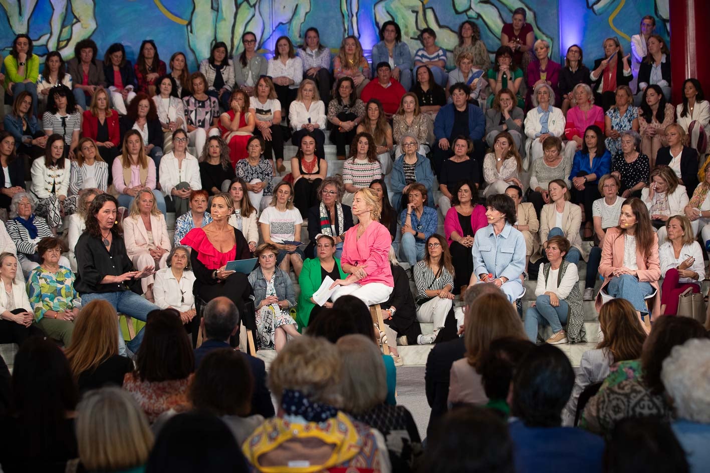 María Luisa Peón, la candidata cántabra del PP en las Europeas, moderó una mesa redonda en la que cuatro mujeres hablaron sobre la conciliación.